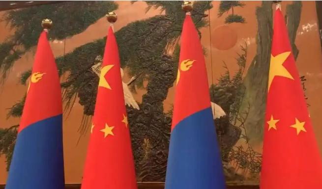 任期只剩不到一年，内斗火烧眉毛，蒙古总统急得把宝全压在了中国身上！2026年8月
