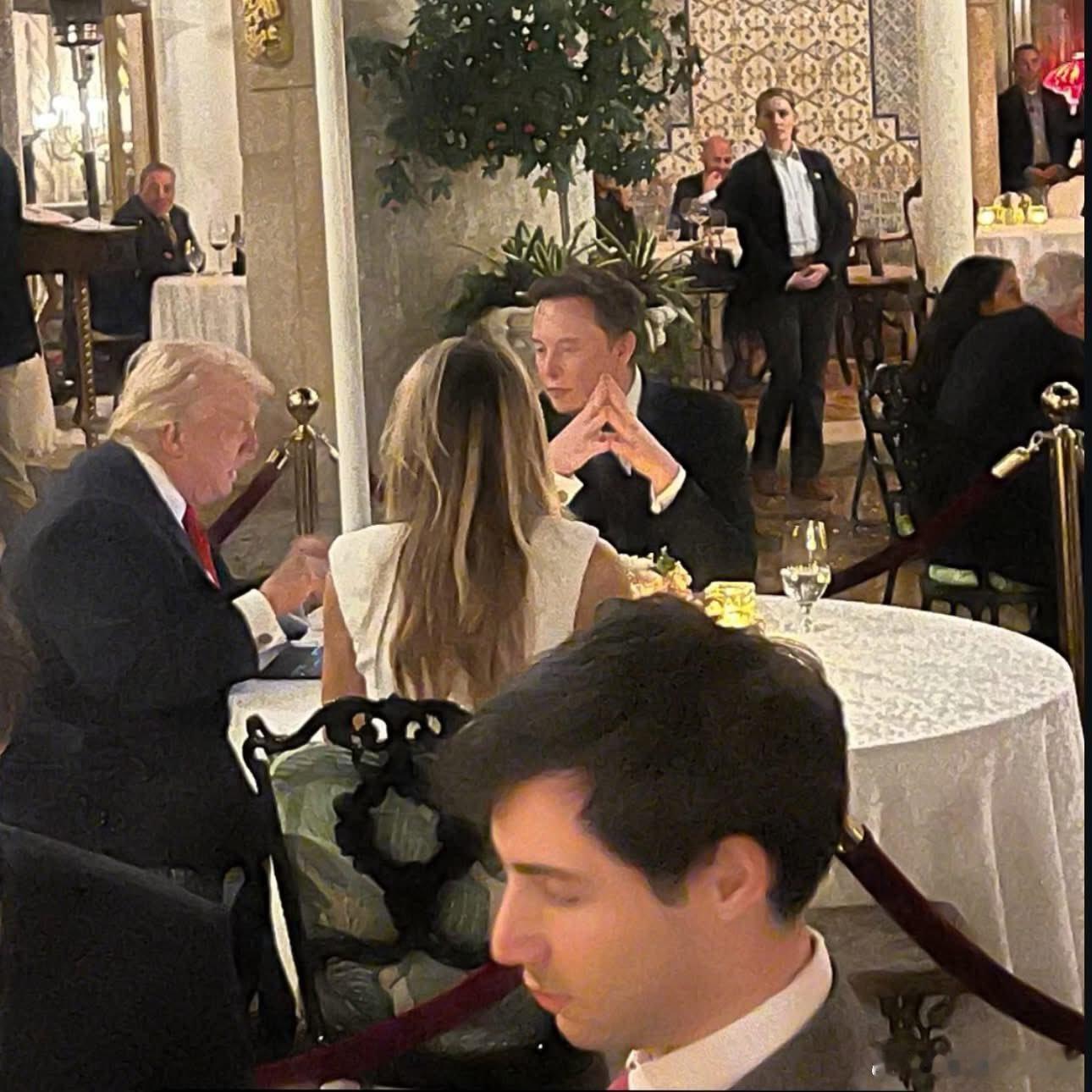 马斯克发帖：“昨晚和总统夫妇一起享用了美味的晚餐。2026年将会是精彩的一年！”