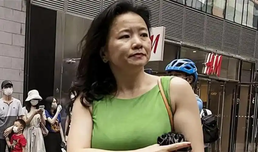 2020年央视著名主持人成蕾，在访谈节目中高谈阔论，聊得太过兴奋说话不过脑子，随