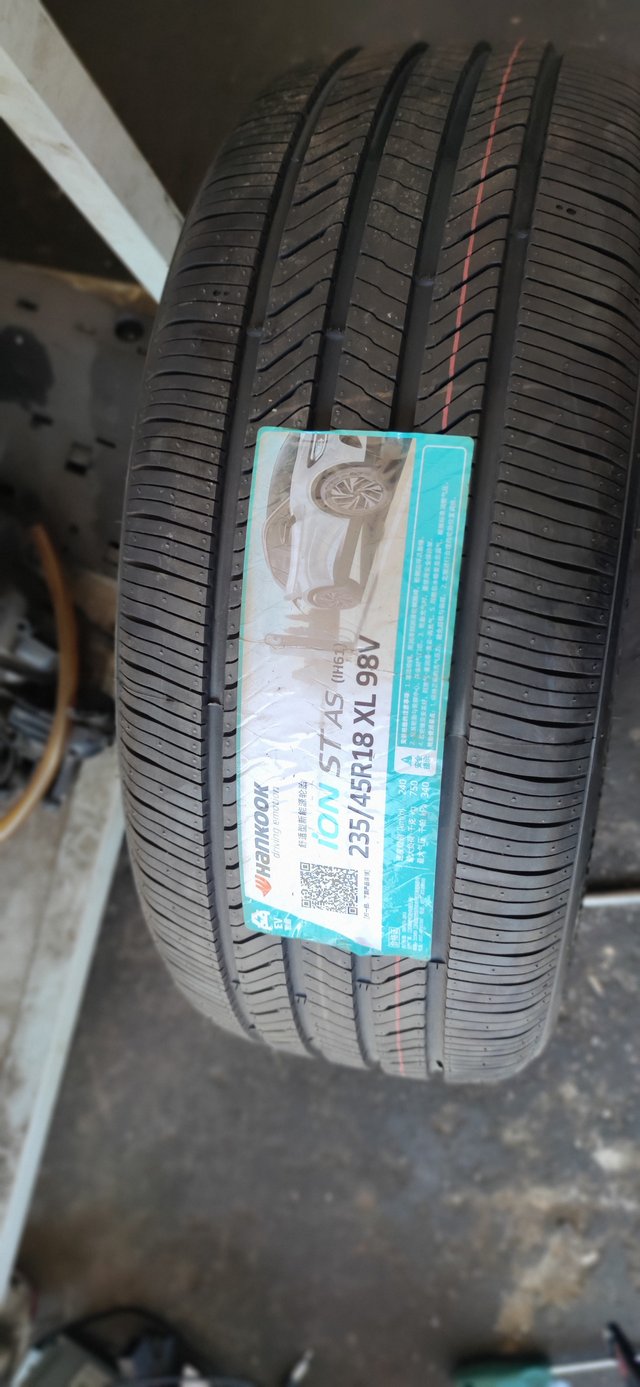 吃胎前轮已换看图，换了两个前轮。经济下行，换不起好轮胎。先凑合着用吧。一个