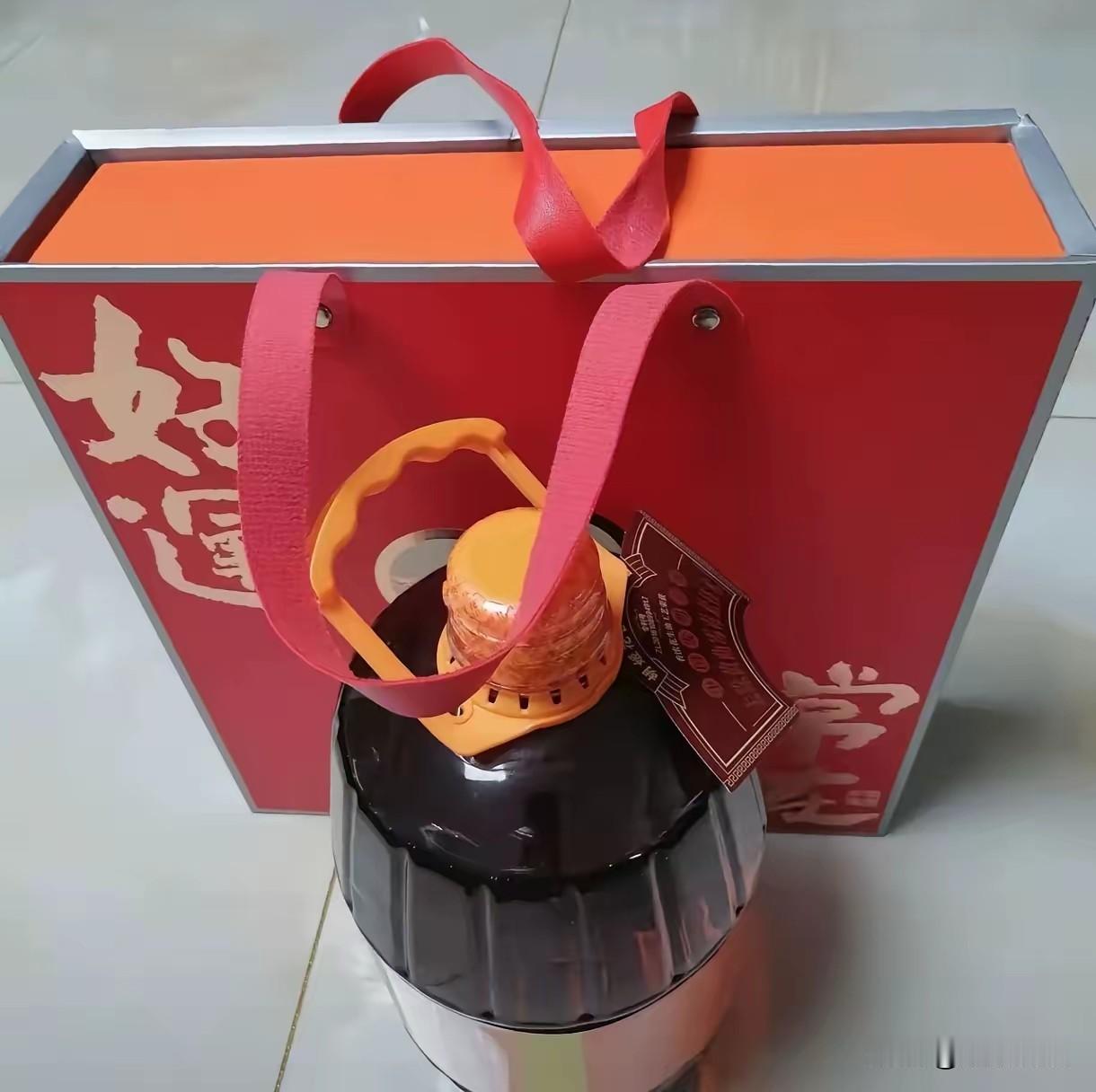 侄女真是的，给我添堵。中秋节了，侄女和侄女婿给我送来一桶油，一盒月饼，我说不要，