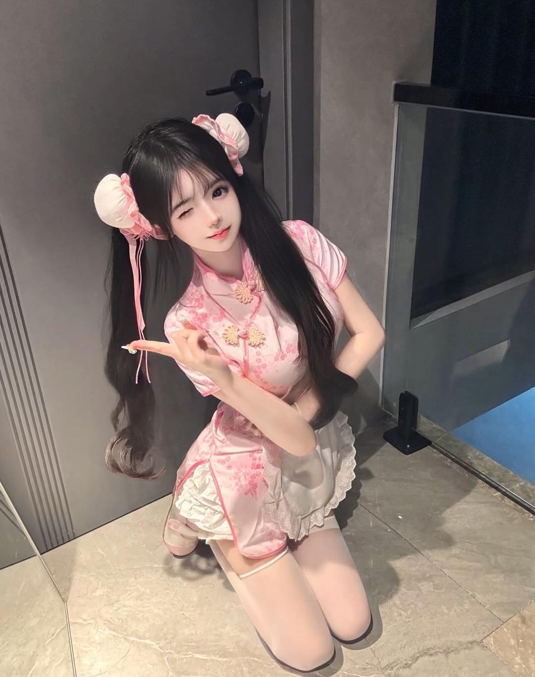 梦幻古风少女，粉色旗袍，可爱发饰，甜美迷人！🌸💖🌸