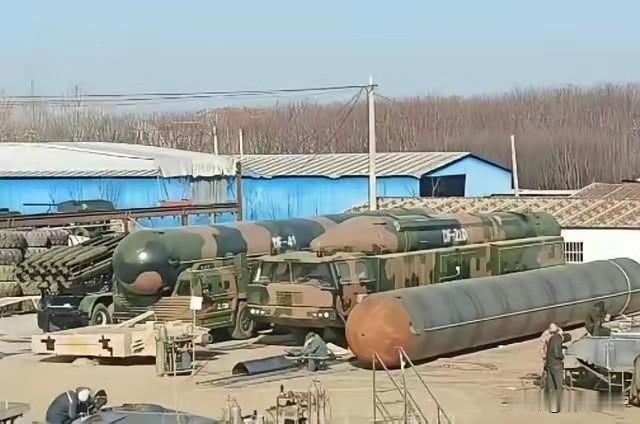 这下，美国完全可以放心了！中国的东风-41、东风21D导弹，以及歼-20战机都是