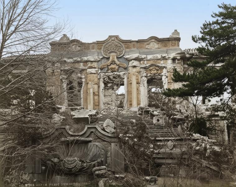 这是英国摄影师查尔德在1887年拍摄的圆明园西洋楼景区核心建筑海晏堂的残迹，是记