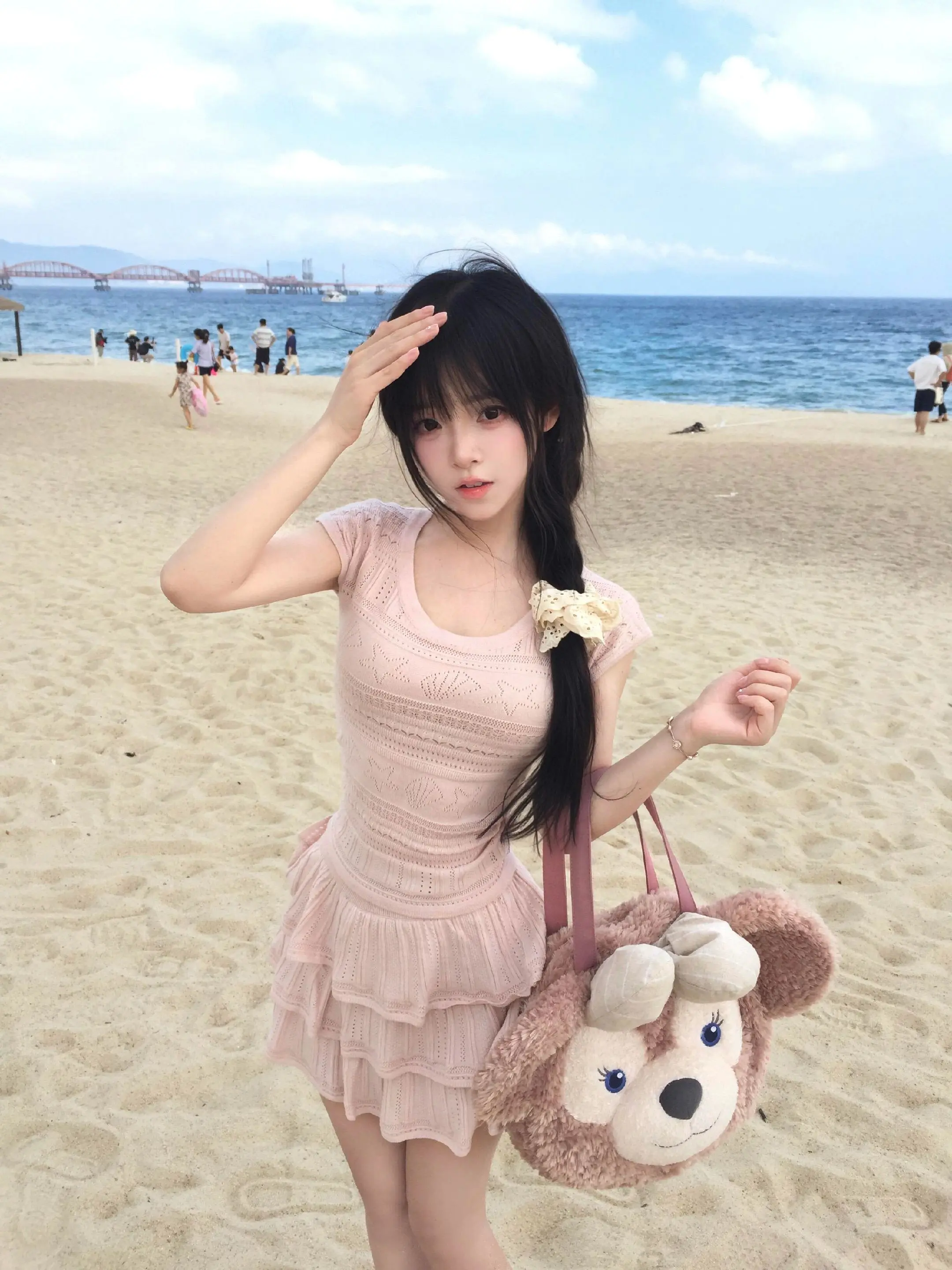 海边。