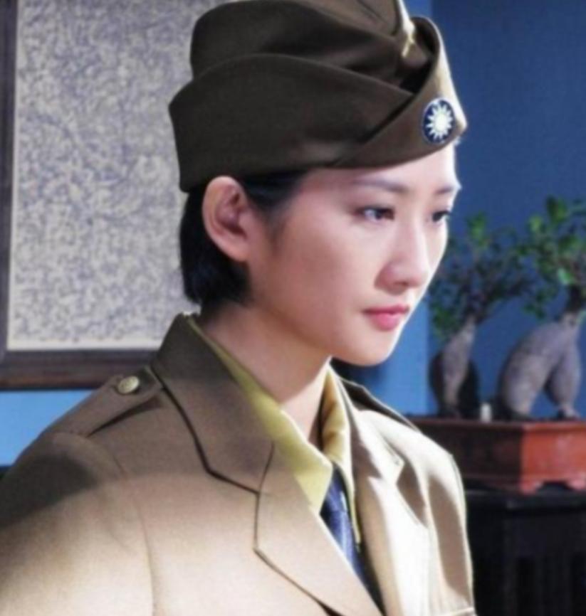 1938年，41岁戴笠借口加班，把秘书余淑衡，带到了卧房，戴笠递给余淑衡一杯咖啡