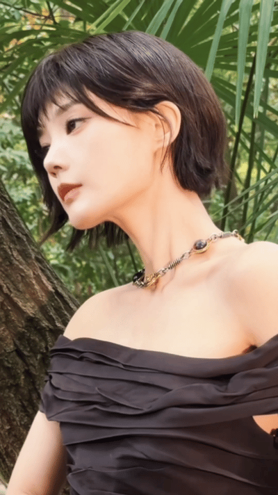 李一桐超短发李一桐全新超短发造型惊艳亮相！黑发极短利落，搭配一身AllBl