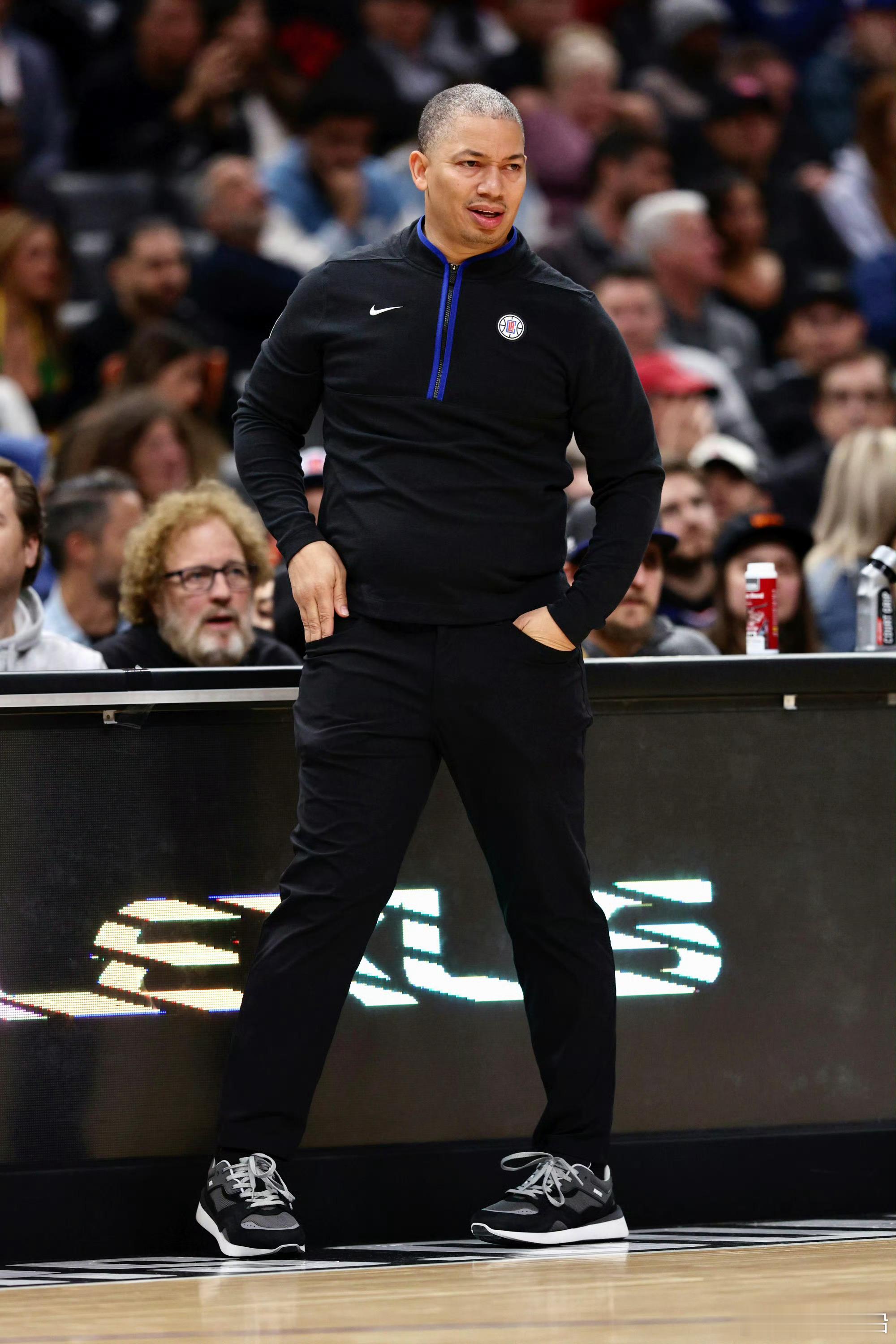 ESPN：当地时间2月2日下午，泰伦·卢在洛杉矶快船的训练馆见到詹姆斯·哈登时，