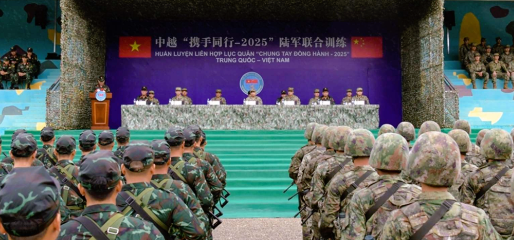 越南网友情绪炸裂，一张图片揭示出中越之间的巨大落差！ 一张中越联合军演的现场