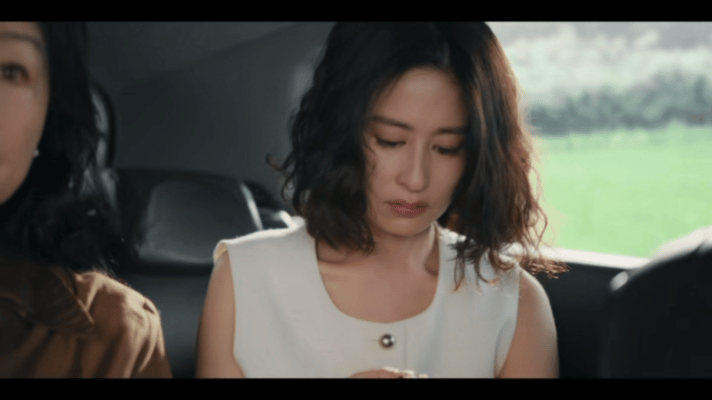 颖儿演出了妈妈的生育痛电视剧小芳本来只是普通追剧，却被颖儿这段戏狠狠戳中，细微