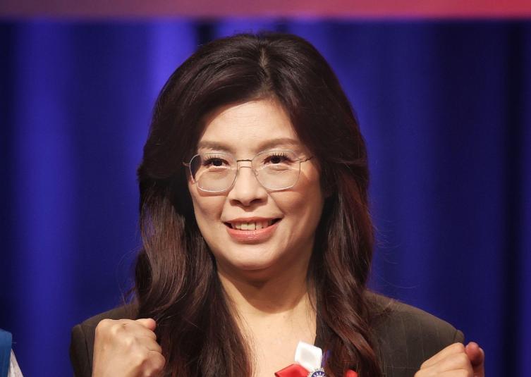 上任仅1个月！郑丽文有行动力！她正式启动“黄复兴党部”再造行动，这一动作不仅