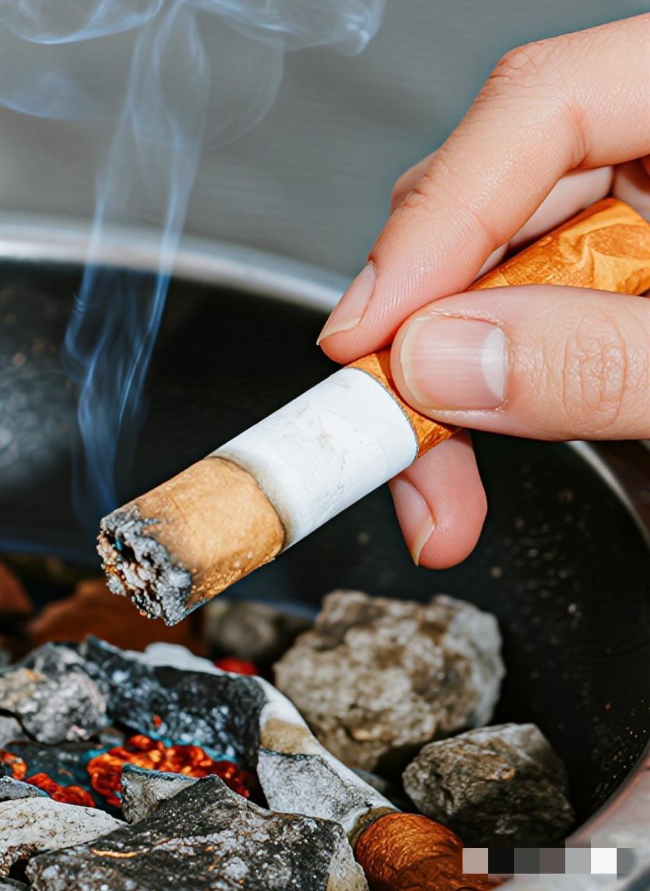 发现现在的初中生有一个很危险的坏习惯！我家就住在学校旁边，这所学校是一所初中