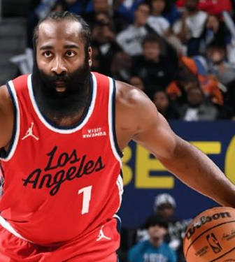 哈登前三节拉胯第四节关键球助快船战胜东部第一活塞。NBA常规赛，快船客场挑战活塞