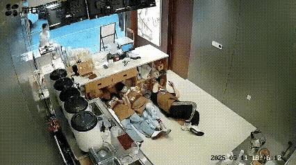 来客人了，快起来干活。