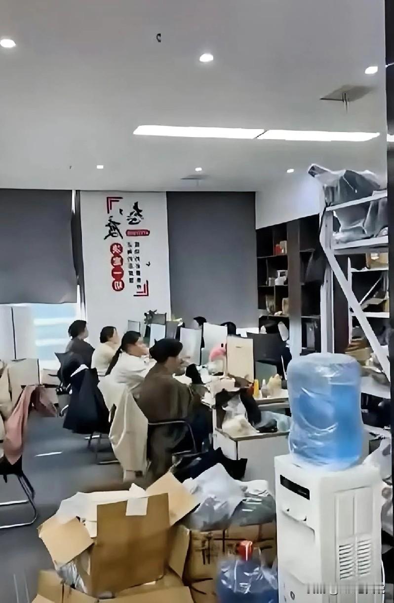 公司付出月工资5个w+才“请”来的大神，还没出两个月，就和部门负责人闹掰了[捂脸