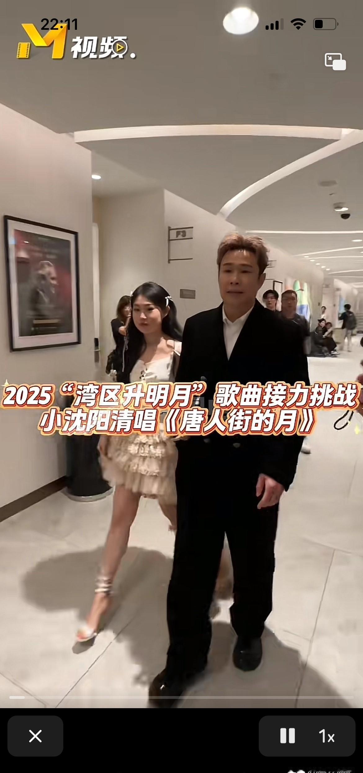 父女牵手被说“不像样”？19岁沈佳润和小沈阳一起拍广告，妈妈沈春阳就在旁边笑着看