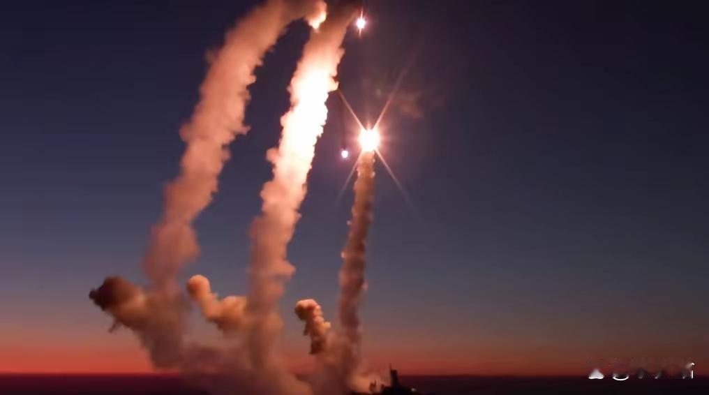 乌克兰大批导弹呼啸而至，俄境内电厂黑烟滚滚，克里姆林宫这下真急了！最近，俄罗斯