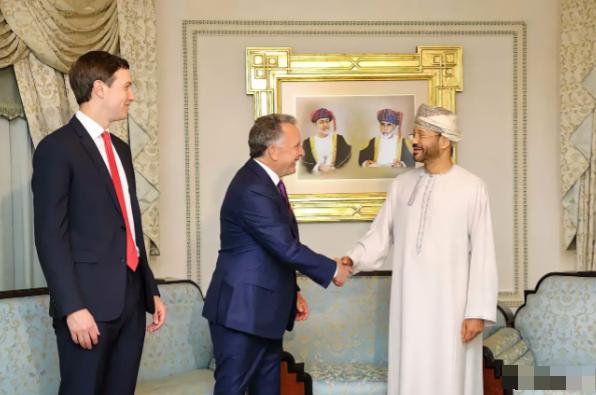 这下能睡安稳觉了！谈判结束，伊朗放心了2月6日，美国和伊朗在阿曼的斡旋下展开