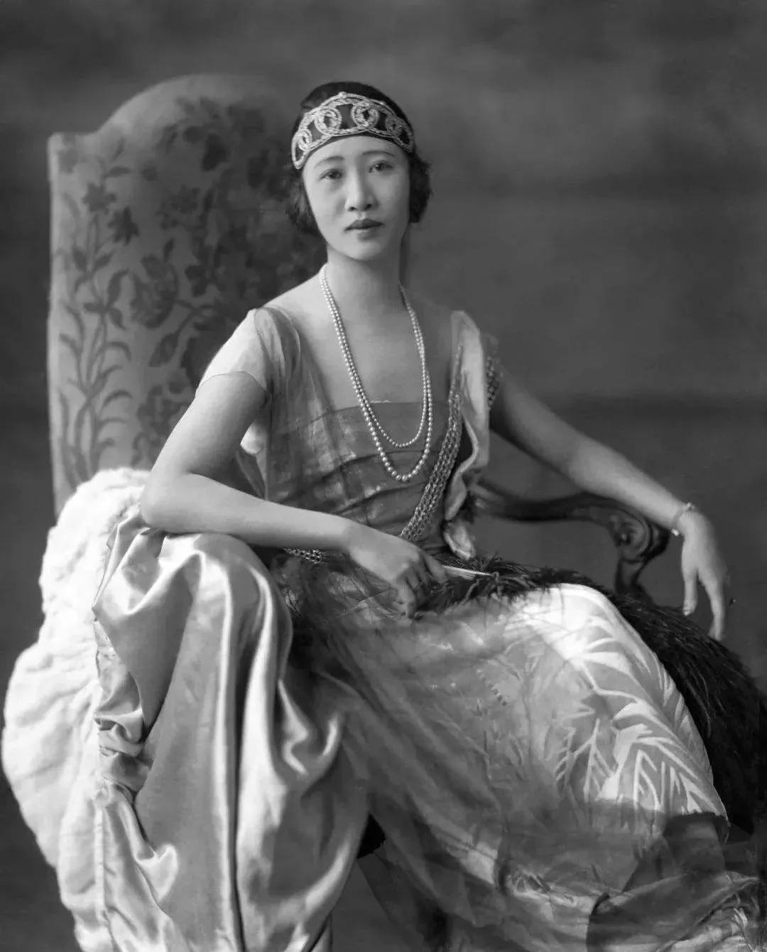 1908年，外交天才顾维钧被骗回国与张润娥完婚，而他却在母亲房中躲了两晚，没想到