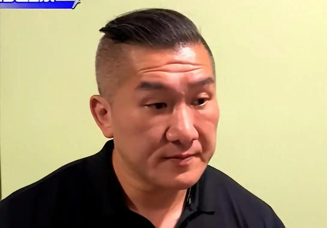 民进党当局对统派人士馆长下重手了！据台媒近日报道，网红“馆长”陈之汉的脸书、IG