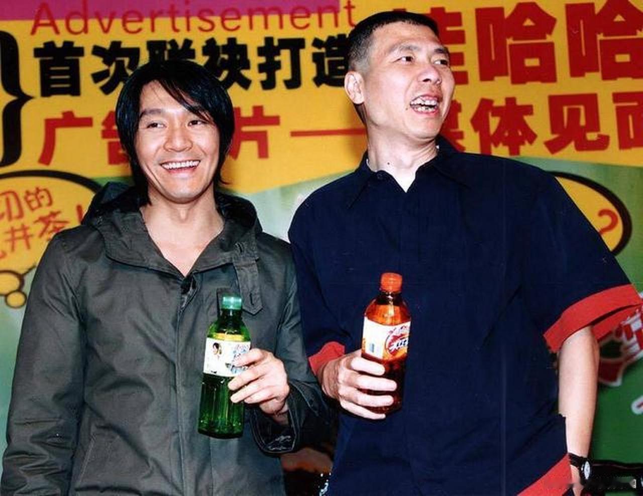 这是2002年，娃哈哈宗庆后花重金请周星驰和冯小刚拍龙井茶、冰绿茶广告。毫无