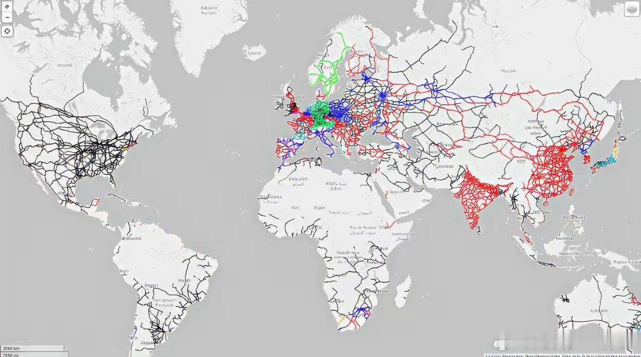 转:世界铁路地图​黑色表示非电气化线路，主要集中在美国，和南美洲。​其他颜色表