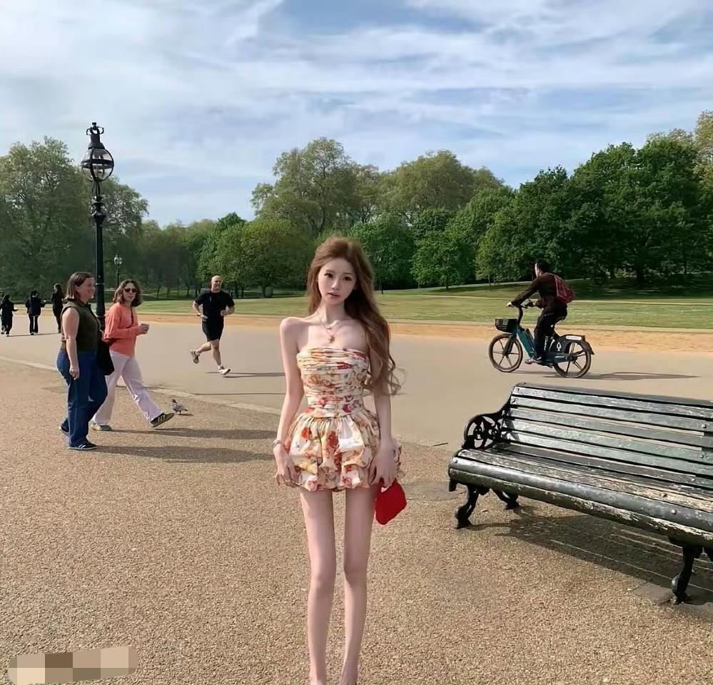 王思聪女友懒懒，长这样，一阵风随时能卷走的样子！[捂脸哭]也不知道是说他眼光差
