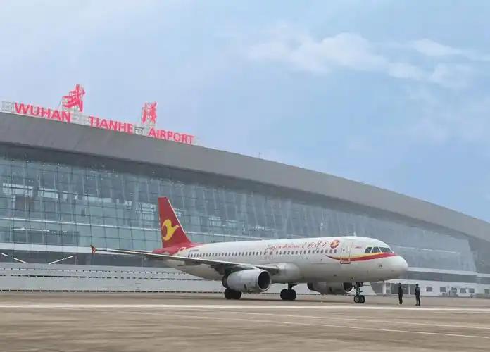 武汉航空货运上限真值得琢磨。2024年鄂州花湖国际机场货邮吞吐量86.5万吨，力