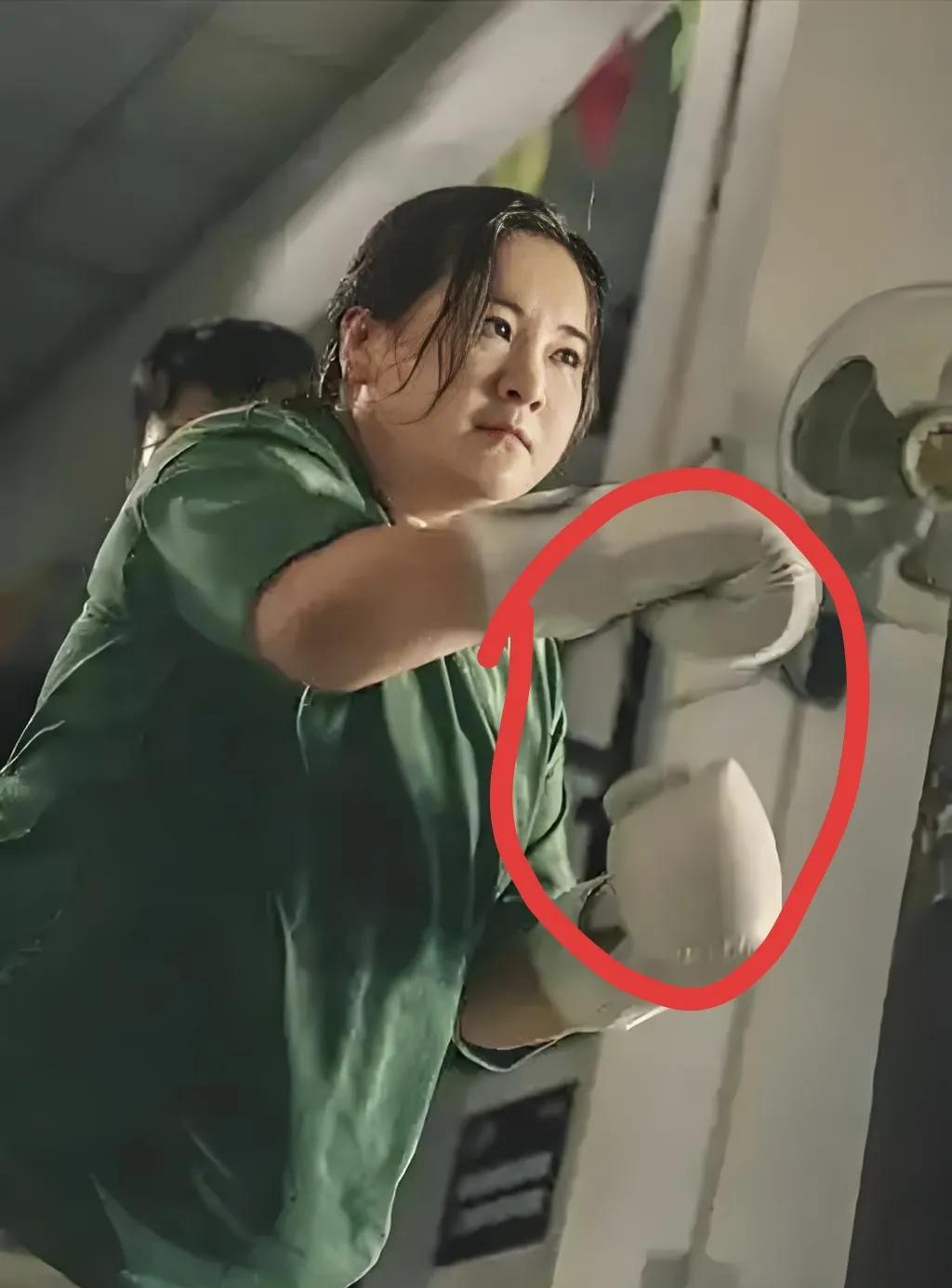 不得不承认，贾玲这种人，不成功都难！她对自己是真的“狠”！十个月甩掉10