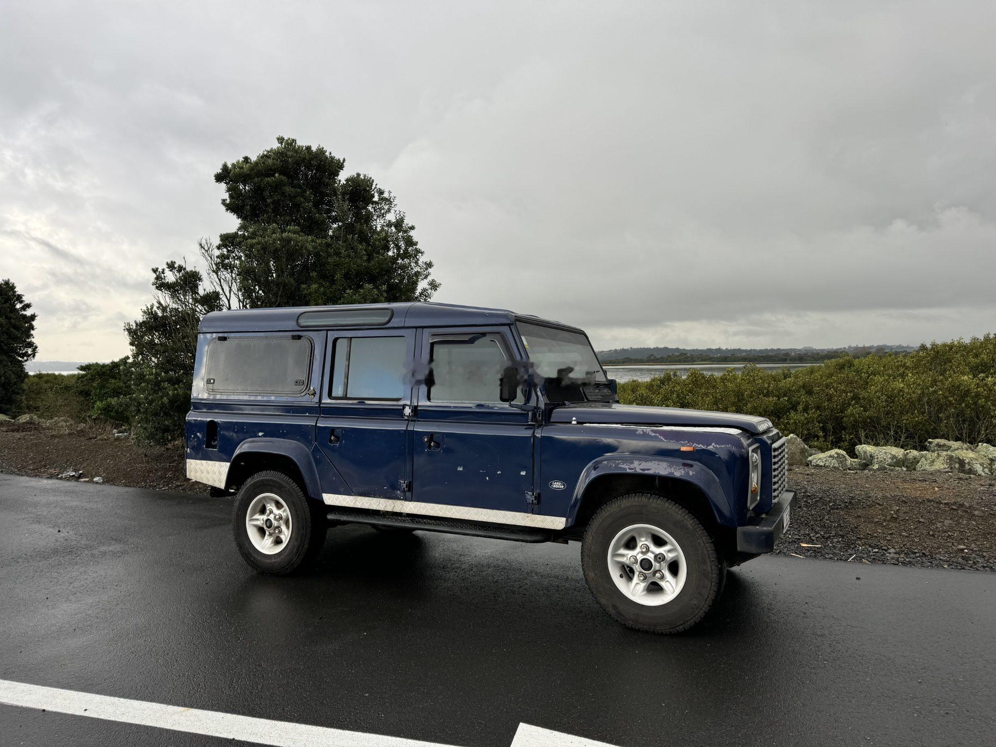 1985年卫士110汽油版，看着还挺帅！这是个汽油版，卖家说这车是3.9升+自