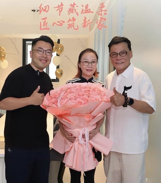 李国庆和妻子张丹红的新房装修好了，内景曝光。7月15日晚，张丹红在李国庆社交