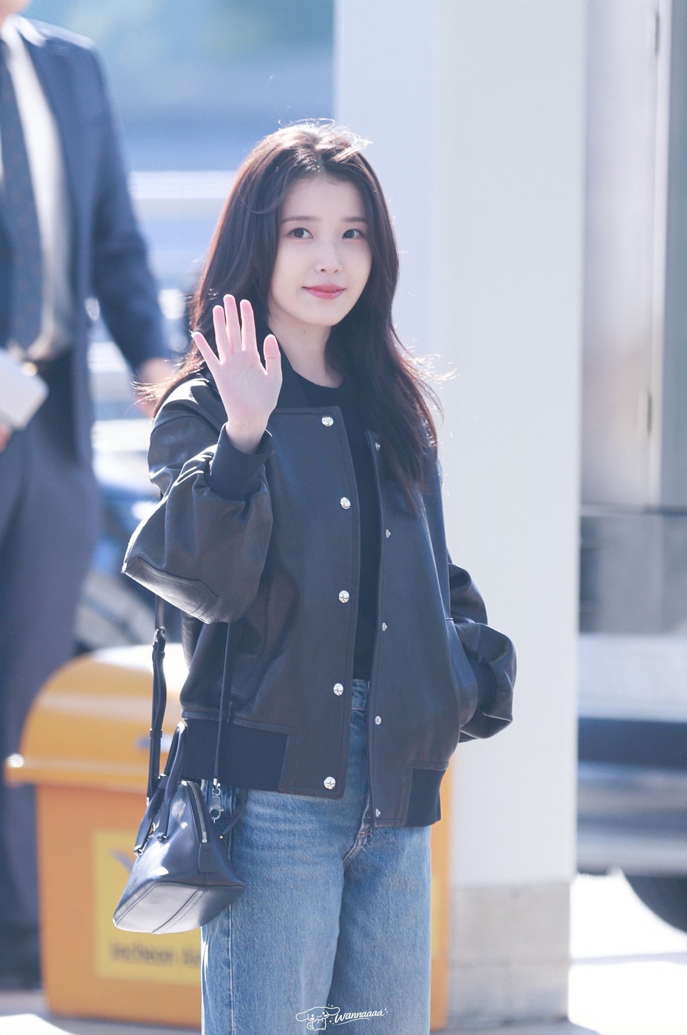 IU❤️IU李知恩21世纪大君夫人260401IU愚人节贺图cr.hob