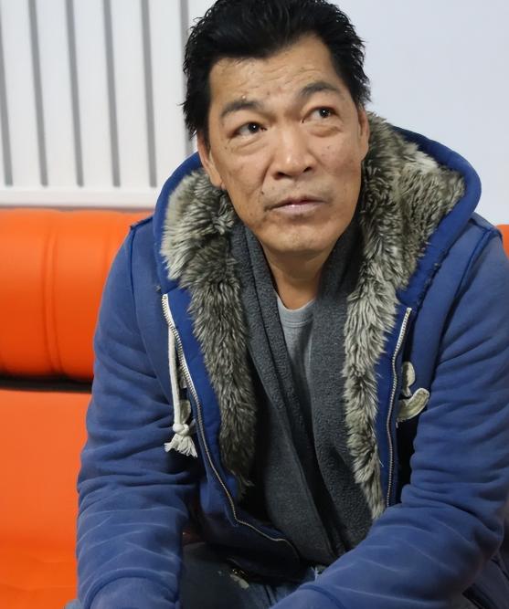 2005年，成奎安得知蓝洁瑛穷困潦倒，常常吃不起饭，就赶到蓝洁瑛的房子附近，特意