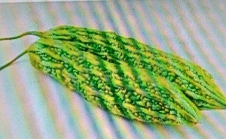 高血糖的人在饮食上得格外注意。像燕麦就很不错，它富含膳食纤维，能延缓碳水化合物的