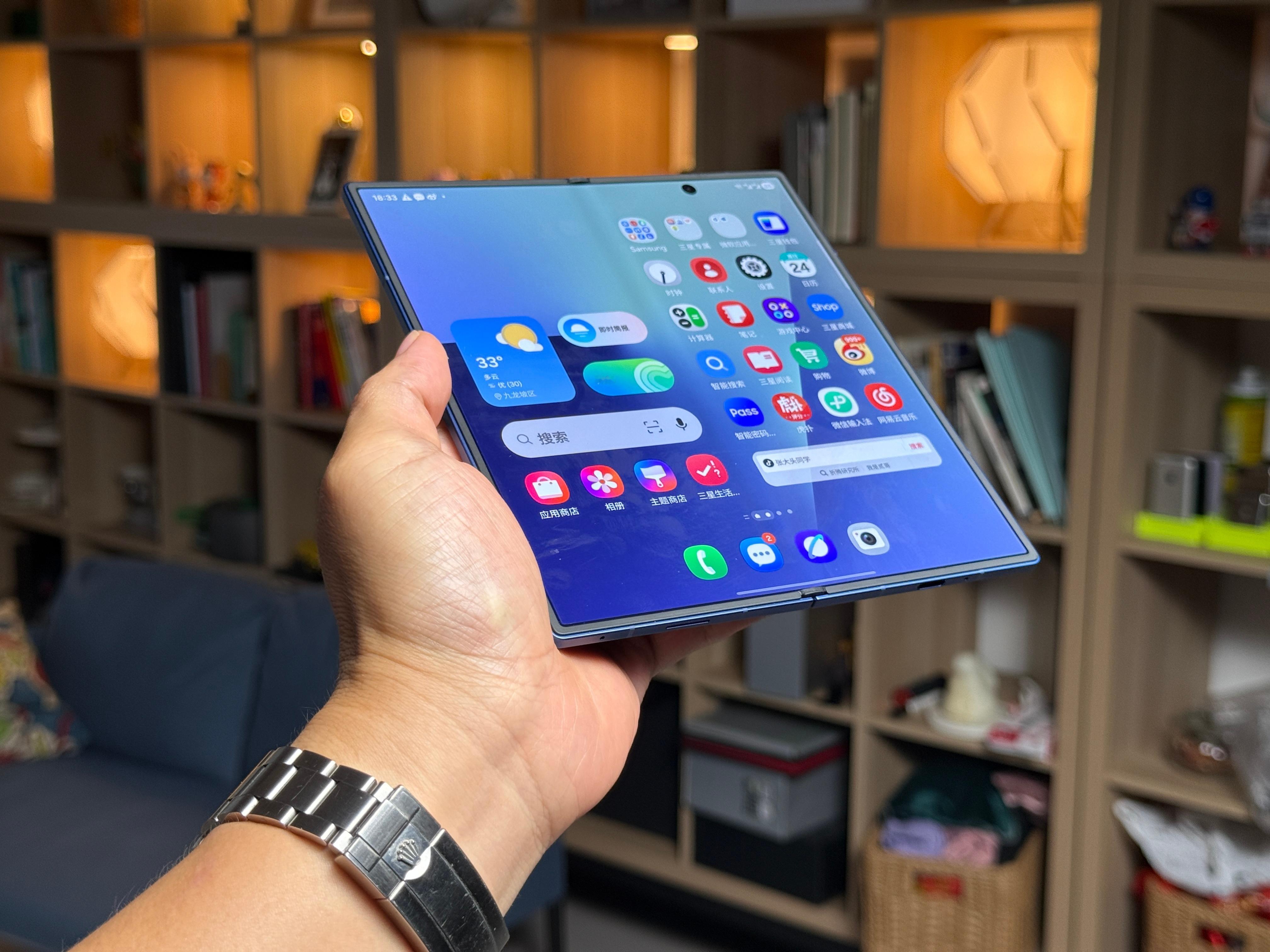 折叠手机哪家折痕控制得最好权威答案：OV。