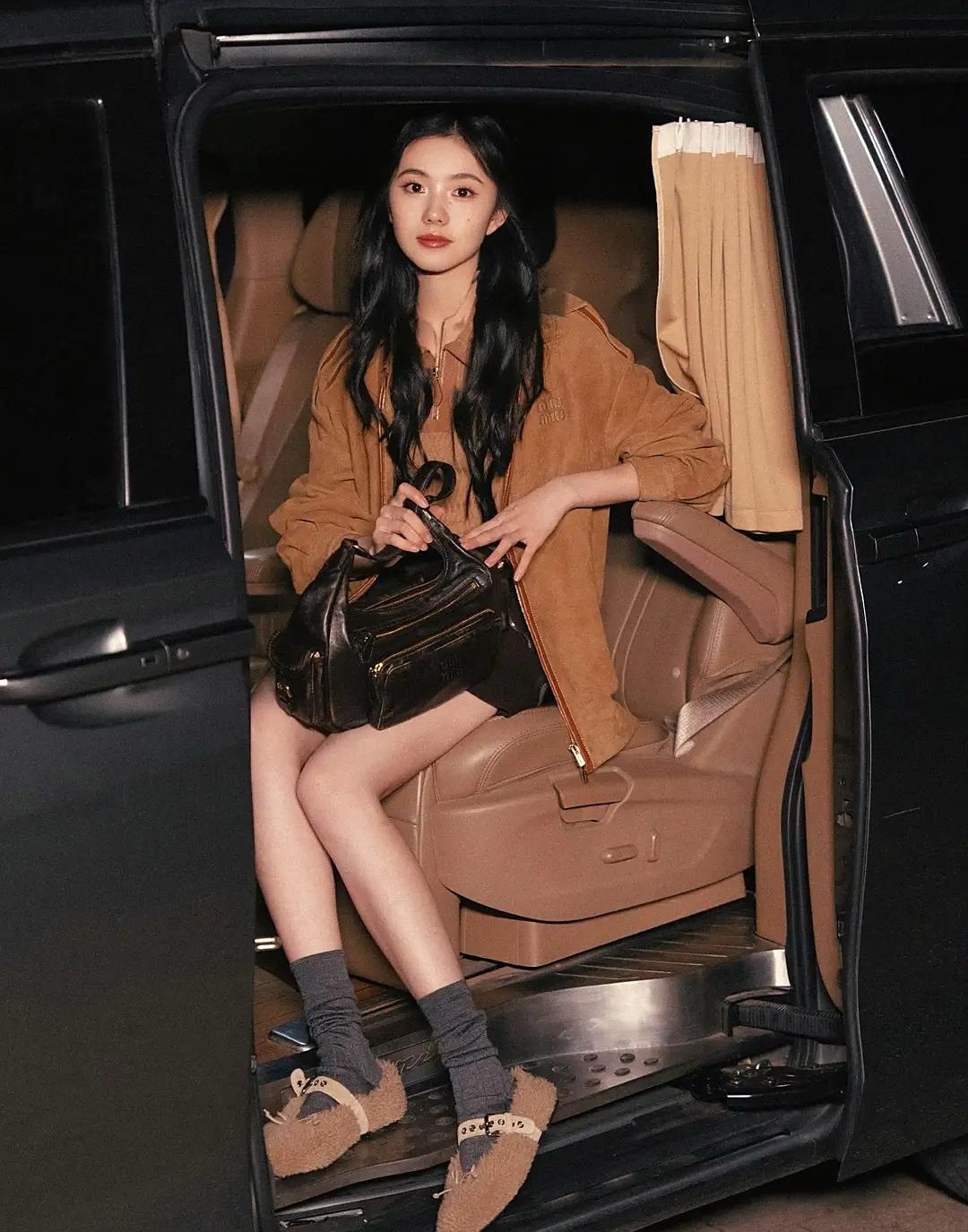 怎么看都觉得，刘浩存是天选miumiu女孩儿，尤其是看了各位出发look图​​