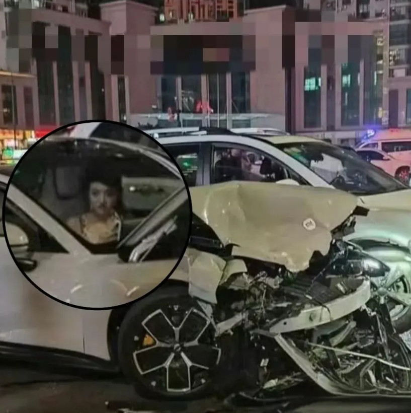 家人们，郑州这事儿可太惊人了！开SU7的女车主，年纪轻轻穿着豹纹，撞了10多
