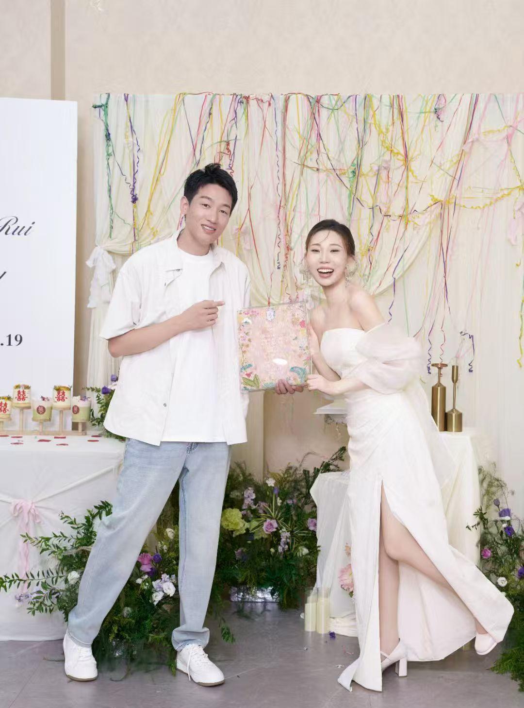 我侄女定婚，男方给了10万彩礼，直接打卡，男方在广东电力上班，我侄女在大学当会计