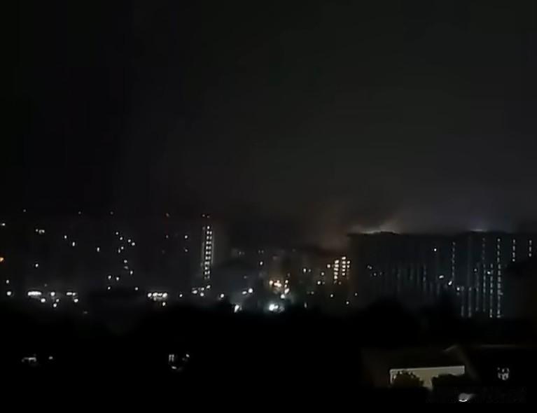 昨夜无人机袭击了俄罗斯克拉斯诺达尔边疆区，新罗西斯克、索契、阿纳帕、图阿普谢等城