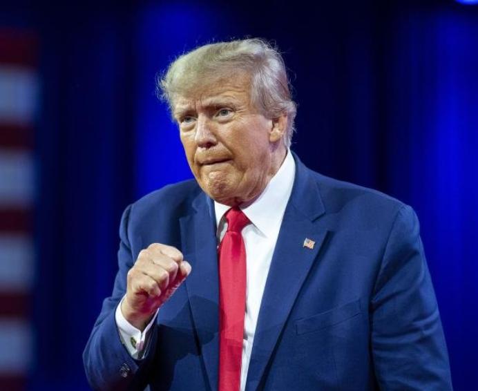 一个月就认怂？白宫撤回中国无人机限制，本土产业扛不住！白宫这态度变得有