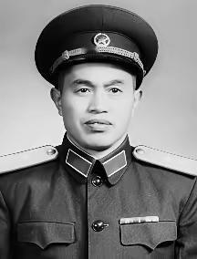 1969年，秋色宜人，任兰州军区司令刚不久的皮定均，觉得办公室坐得无聊。于是下去
