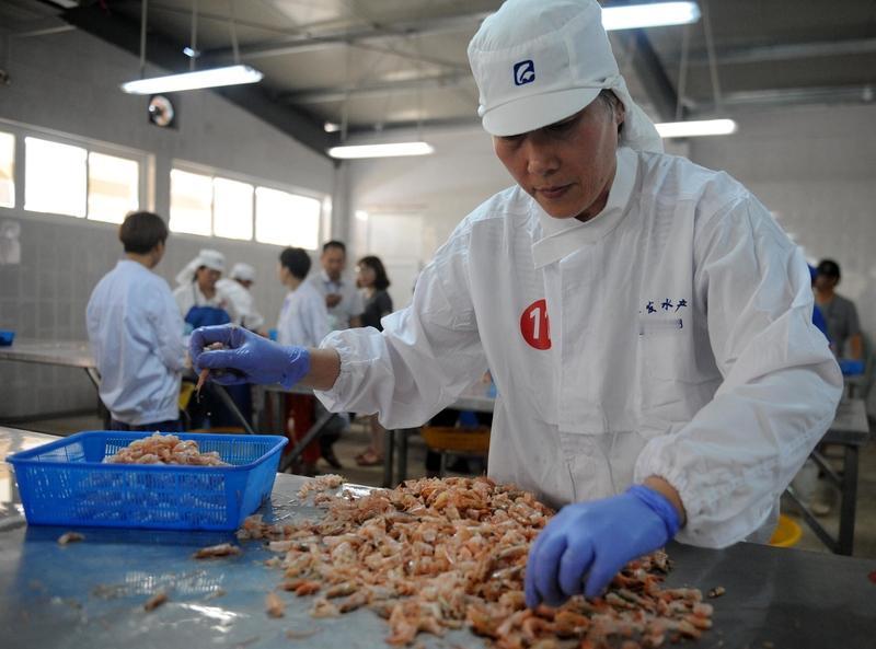 今天在山姆花一百一十五元买了盒冻虾仁，回家分袋时竟发现里面有个袋子。翻头条还看到