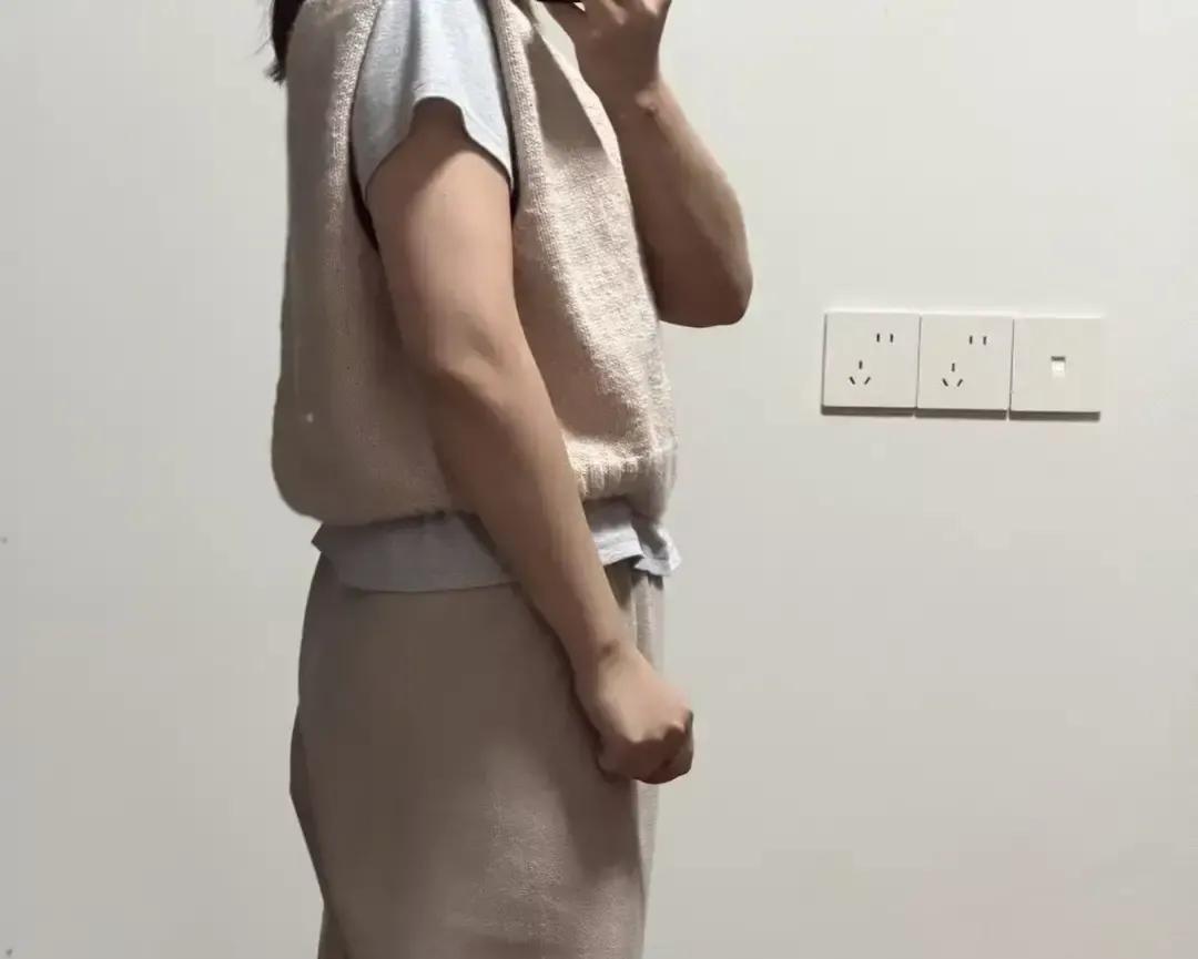 浙江今天最高26℃，早上却只有6℃，我出门买早餐被冷得直哆嗦，中午晒到脱皮，晚上