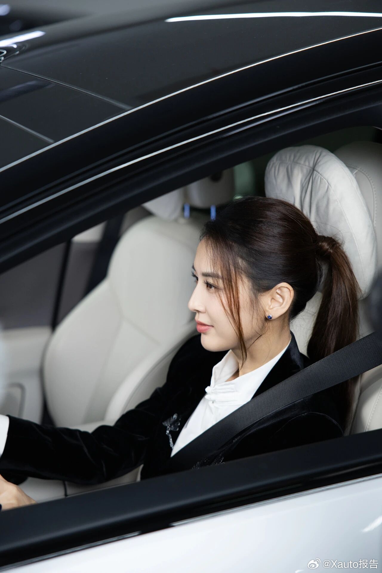 黄圣依喜提理想i8，成为新晋明星车主，正式加入理想大家庭。黄圣依理想i8