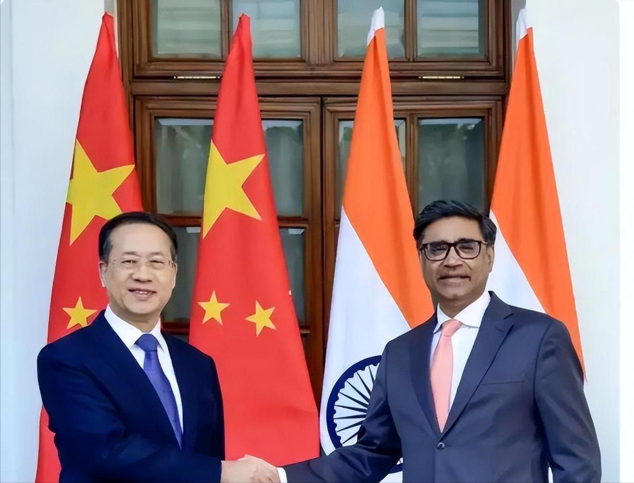 中印战略对话只谈1天，印度当面提一个请求，中方的回应很直接最近中印在新德里谈了