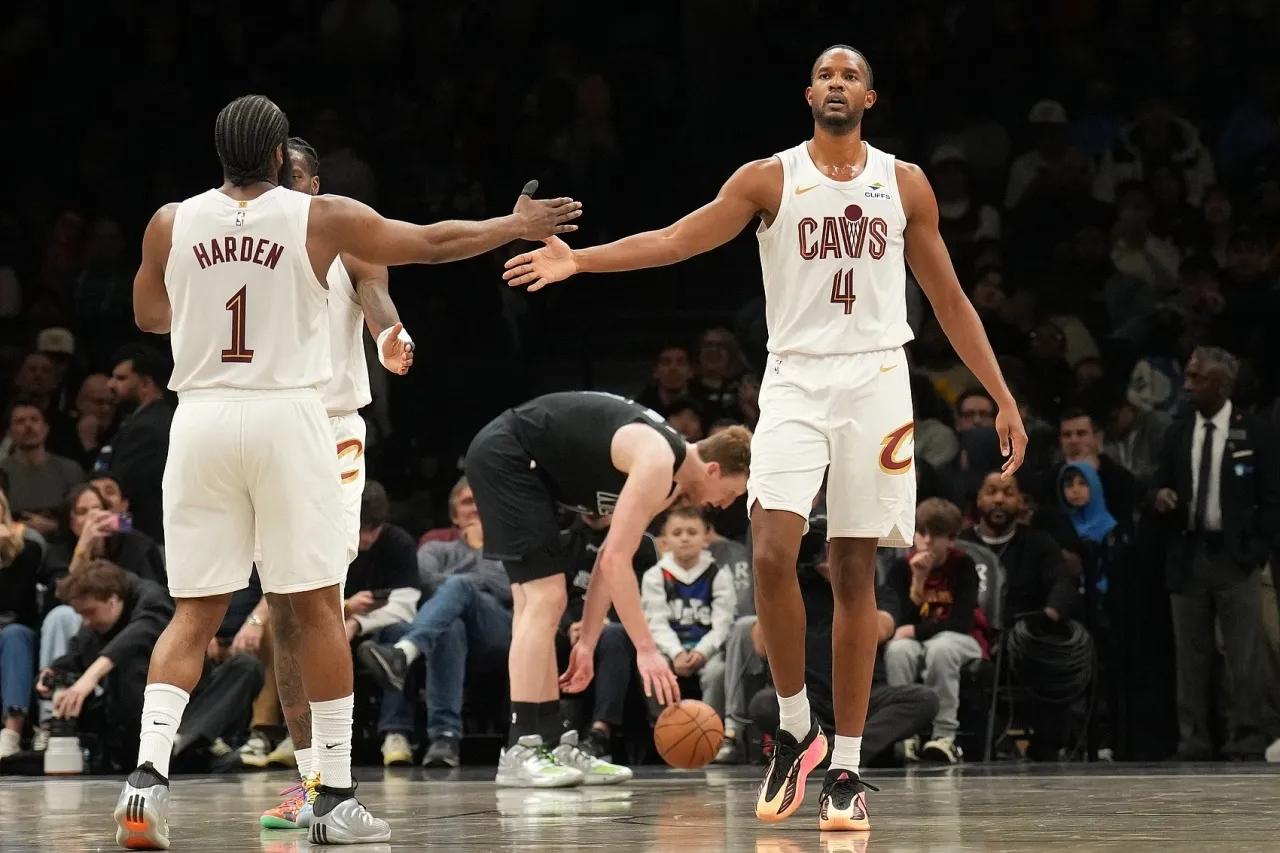 骑士最多领先公牛29分，但第四节还剩5分多钟时，公牛一波高潮将分差追到99-10