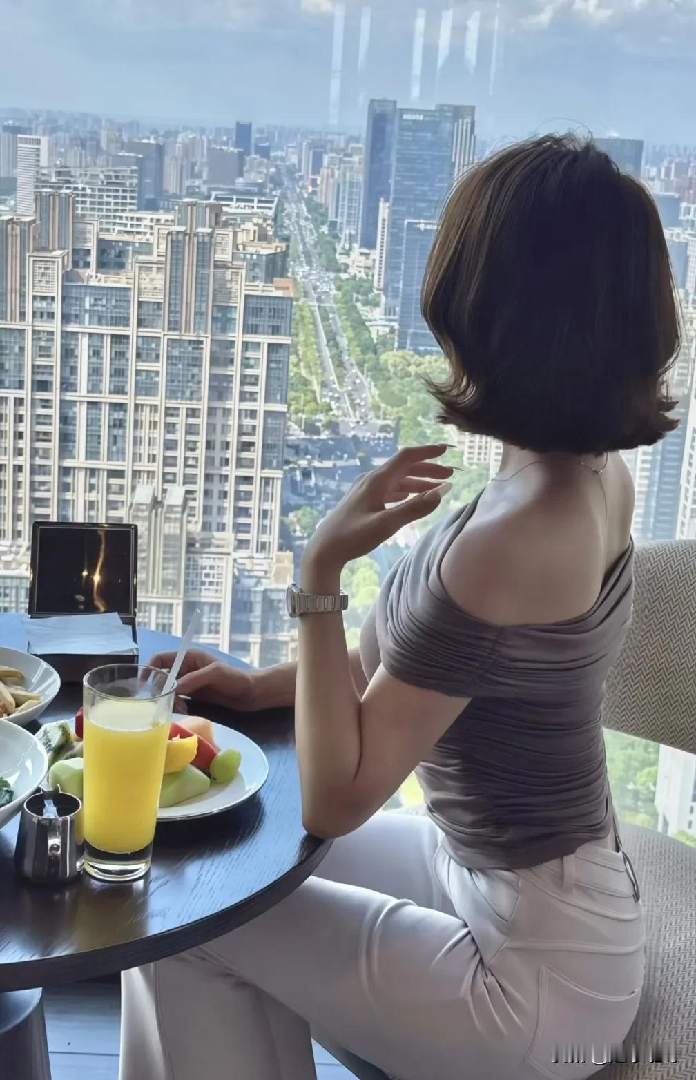 高空的眺望分享一张最近随手拍的照片高楼观风景