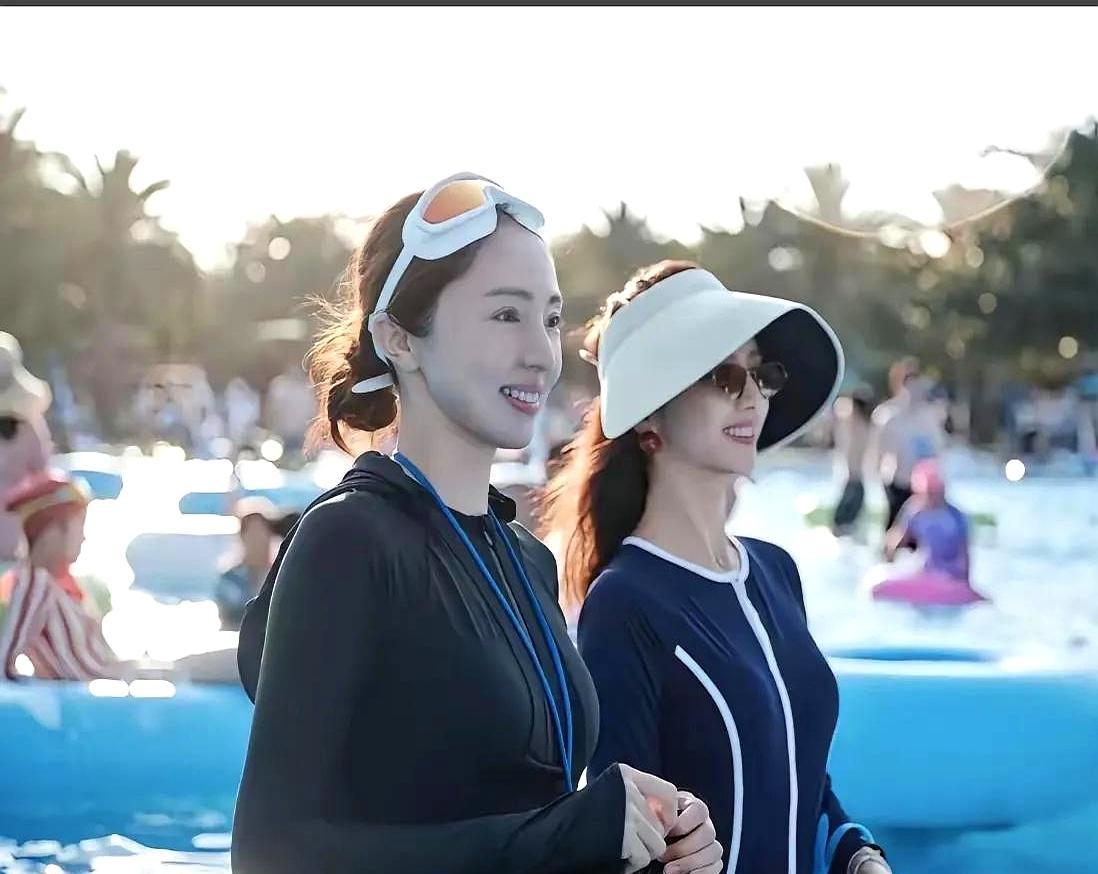 董璇蜜月竟带闺蜜！张维伊沦为“育儿保姆”，女儿却叫他“爸”？三亚海边，董璇佟