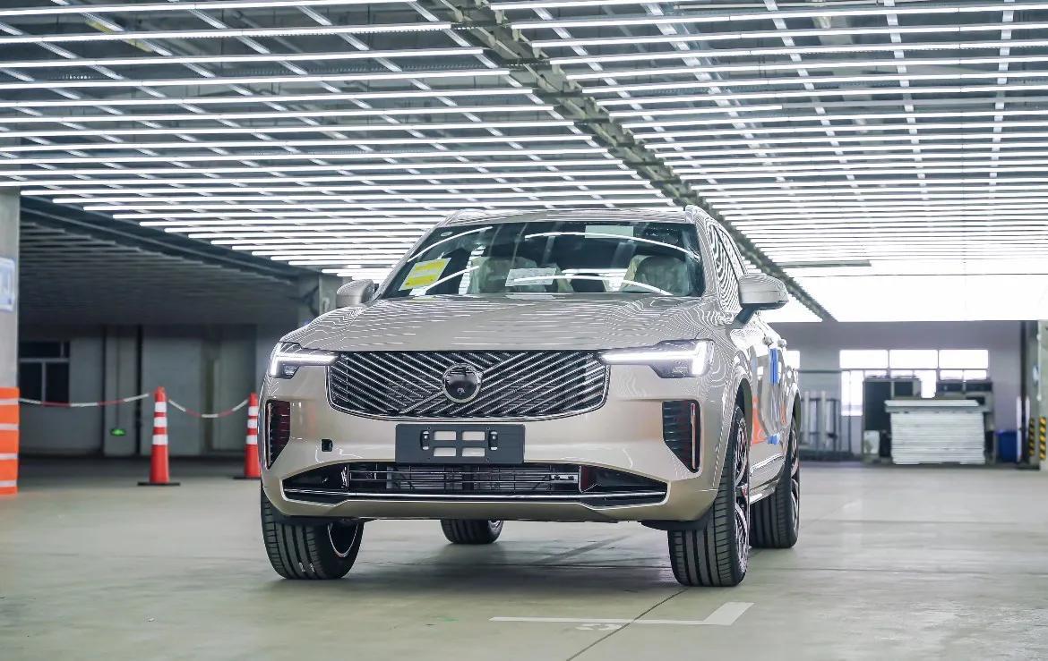 大六座的沃尔沃全新XC90是真好用!50万元的预算，三代同堂，入手沃尔沃全新