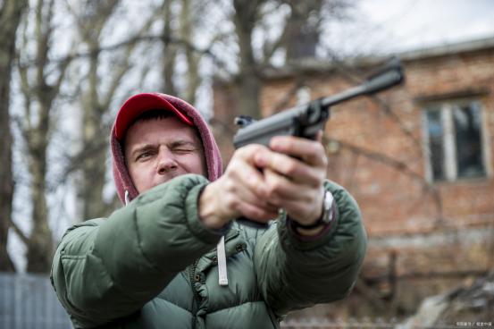 美国人人持枪，为什么他们的人民不反抗资本的剥削？ 其实这事儿压根没找对核心，